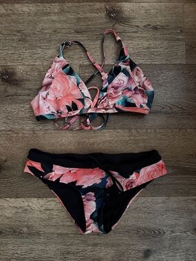 lululemon athletica Coastal Om Floral Triangle Top Bikini Set Secret Garden 8